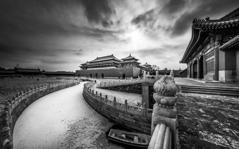 Zhao Li - Dark-clouds-on-the-Forbidden-City